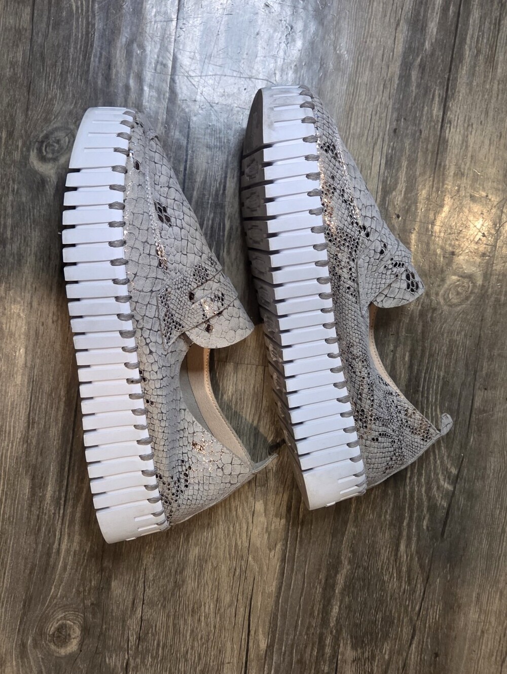 Ilse Jacobsen Womens Beige Snake-Print Slip-On Loafers - Picture 3 of 6